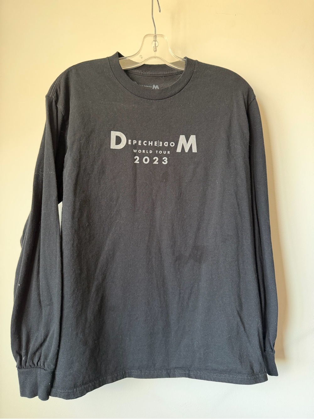 Depeche Mode World Tour 2023 Long Sleeve Band Tee Medium Angel Wings Graphic - Picture 2 of 8